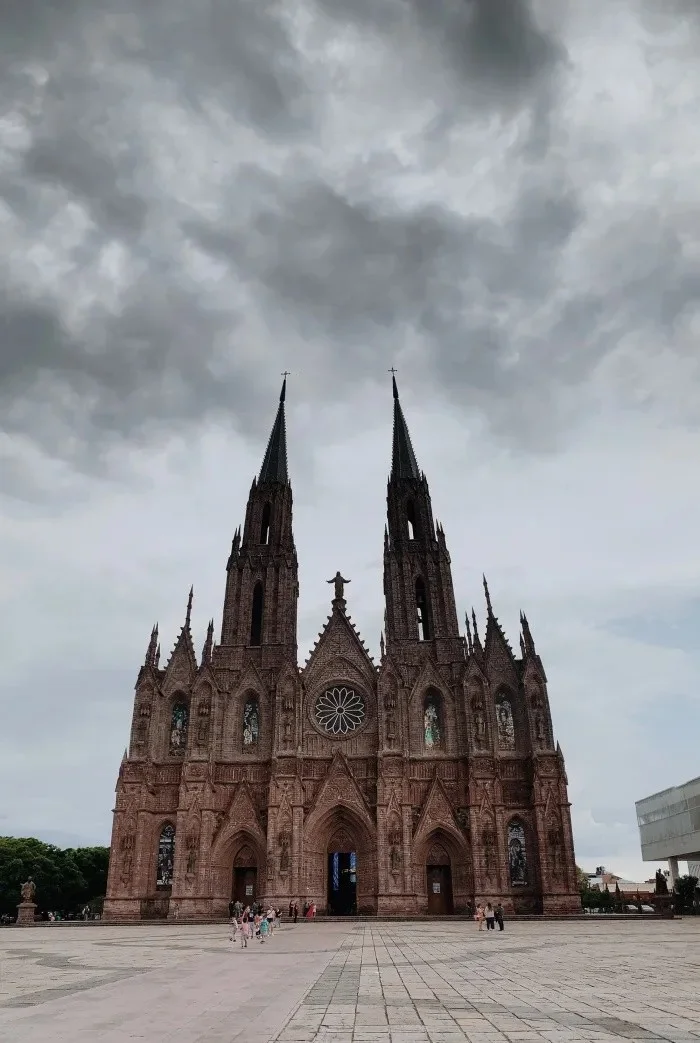 Vista lateral del santuario